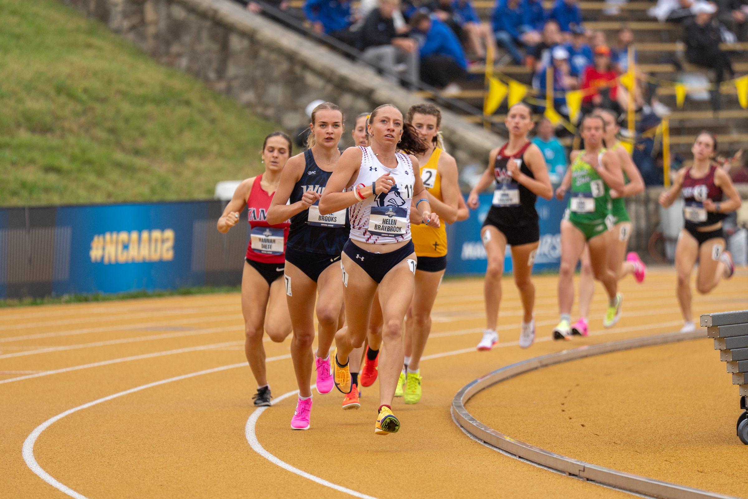 Helen Braybrook leading a pack of runners at the NCAA Division II Championships
